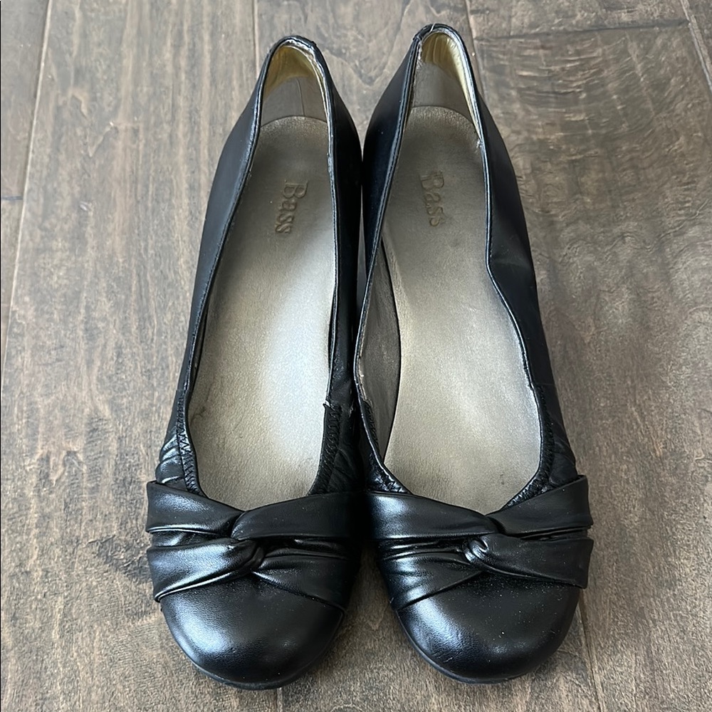 Bass Black Flats with Bow Detail